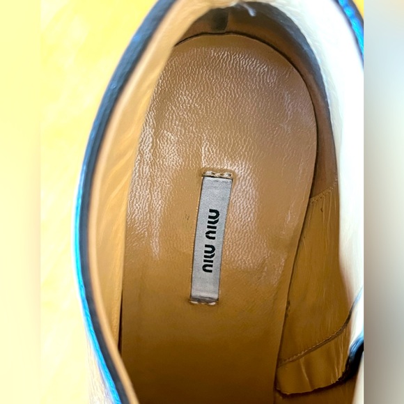 MIU MIU Patent Leather Bootie! Size 36, near new condition - Picture 3 of 3